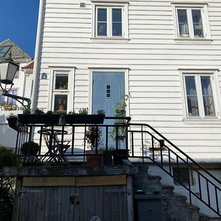 Entire Renovated Apartment From 1780 With Kitchen, Bath, Bedroom, And Living Room In Skuteviken برغن المظهر الخارجي الصورة