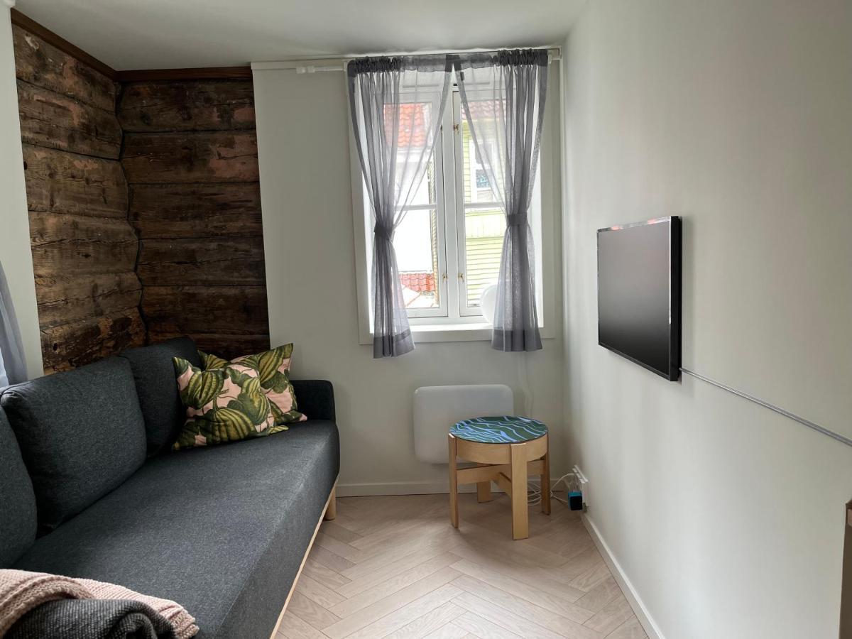 Entire Renovated Apartment From 1780 With Kitchen, Bath, Bedroom, And Living Room In Skuteviken برغن المظهر الخارجي الصورة