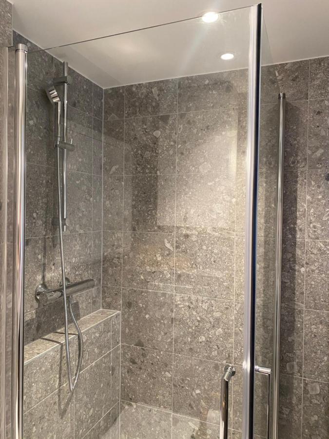 Entire Renovated Apartment From 1780 With Kitchen, Bath, Bedroom, And Living Room In Skuteviken برغن المظهر الخارجي الصورة
