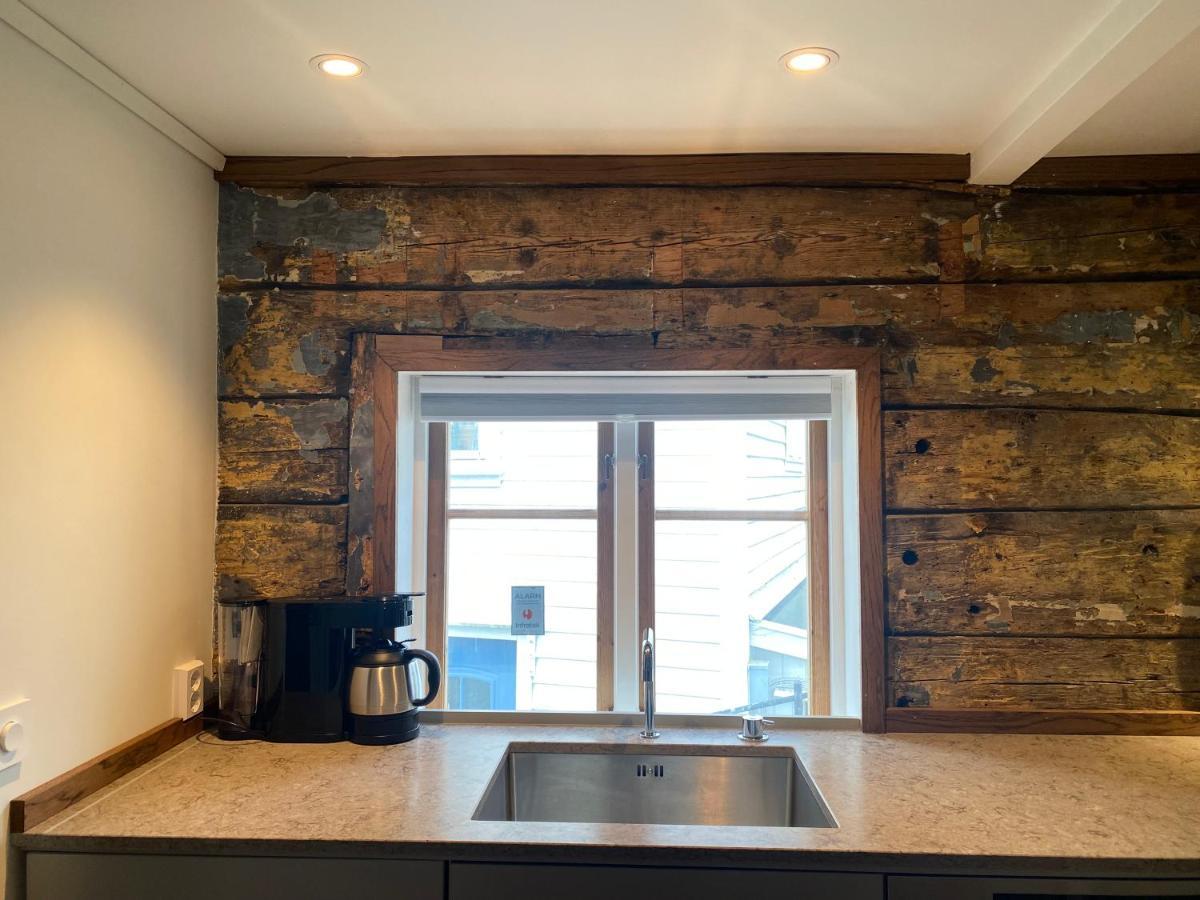 Entire Renovated Apartment From 1780 With Kitchen, Bath, Bedroom, And Living Room In Skuteviken برغن المظهر الخارجي الصورة