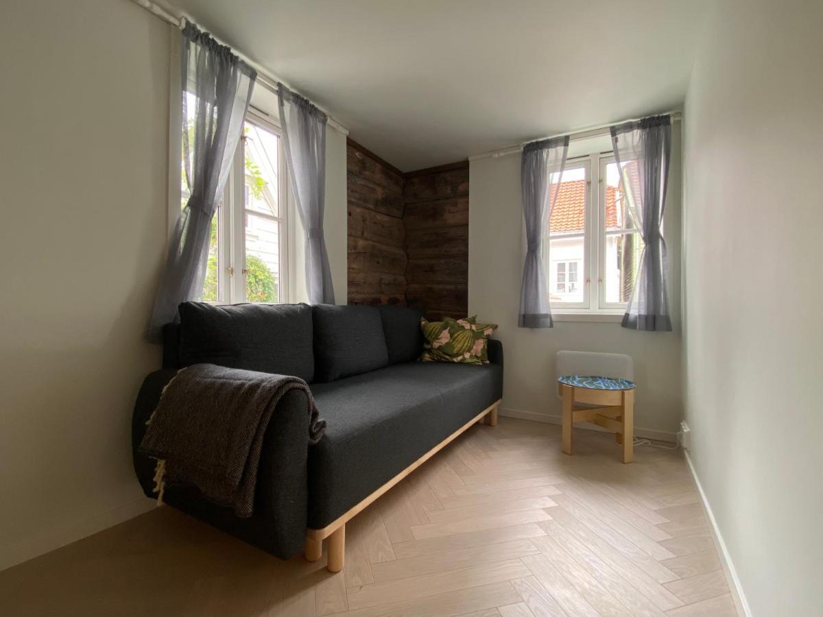 Entire Renovated Apartment From 1780 With Kitchen, Bath, Bedroom, And Living Room In Skuteviken برغن المظهر الخارجي الصورة