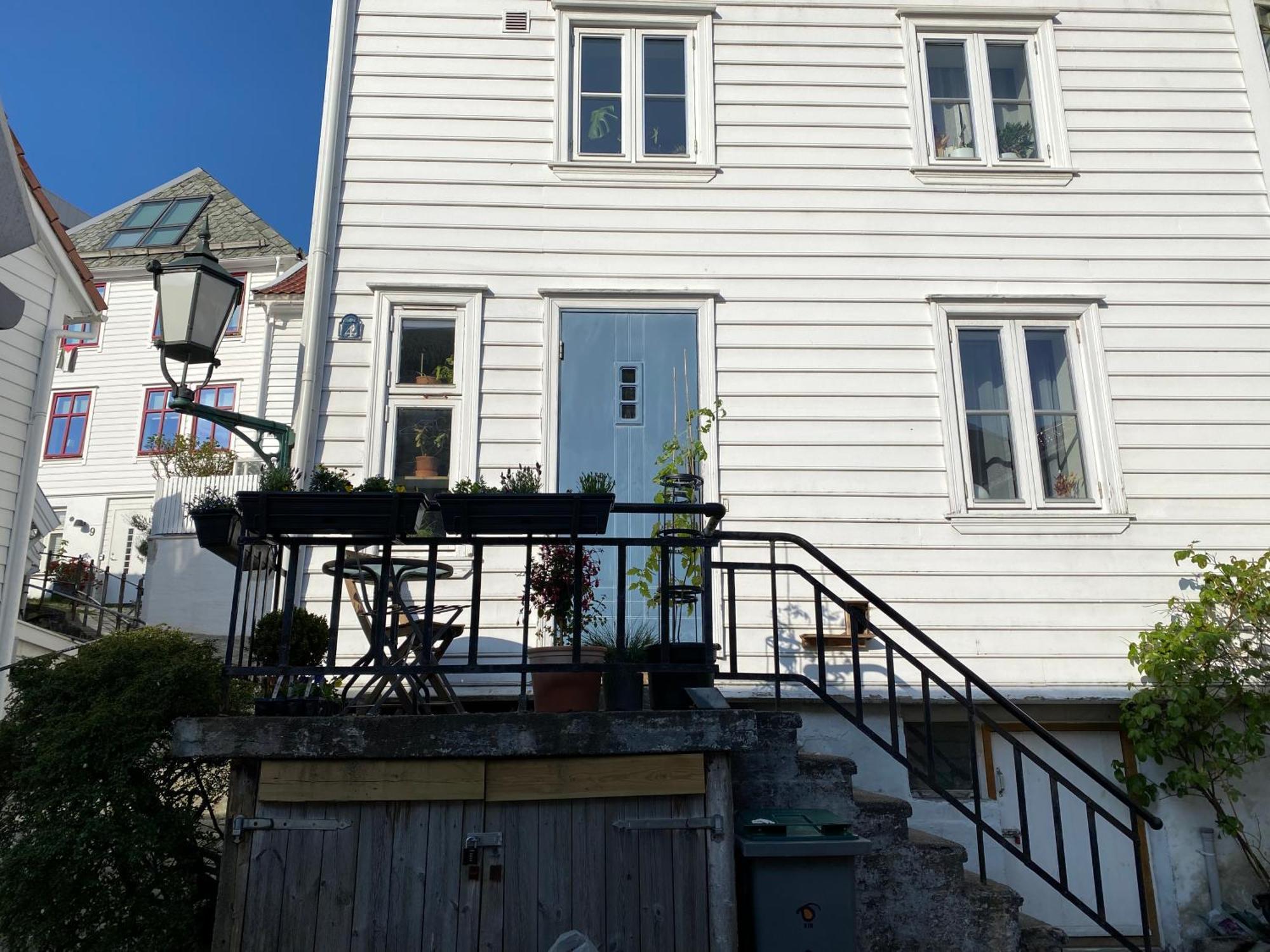Entire Renovated Apartment From 1780 With Kitchen, Bath, Bedroom, And Living Room In Skuteviken برغن المظهر الخارجي الصورة